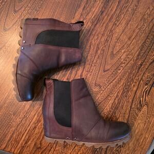Sorel Lea Wedge Redwood Waterproof Silp-on Brown Chelsea boots distressed SZ 8.5